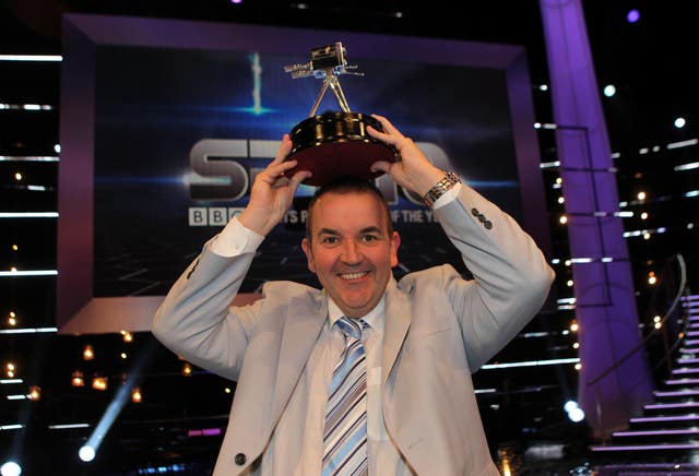 Phil Taylor with his runner's up trophy 