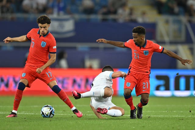 Angel Gomes and Curtis Jones battle for the ball with an Israel Under-21s player