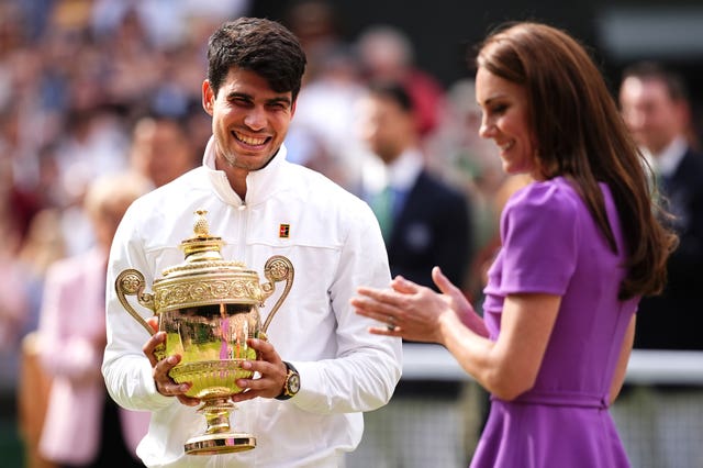 Carlos Alcaraz gets the trophy from the Princess of Wale