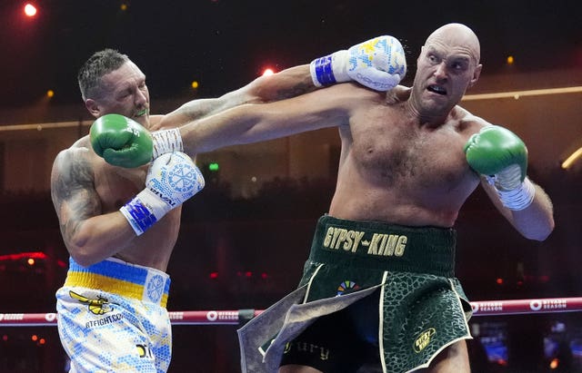 Oleksandr Usyk lands a punch on Tyson Fury 