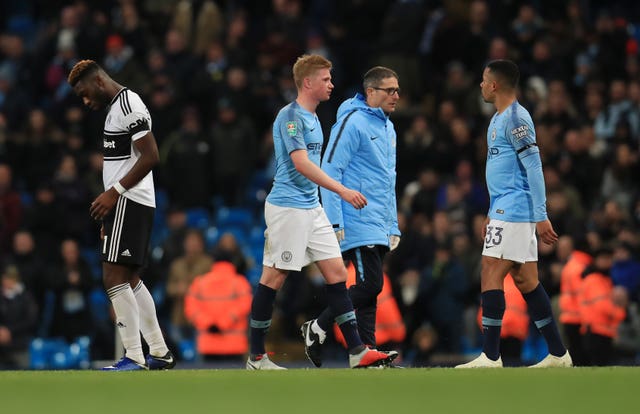 Kevin De Bruyne goes off injured against Fulham on Thursday 