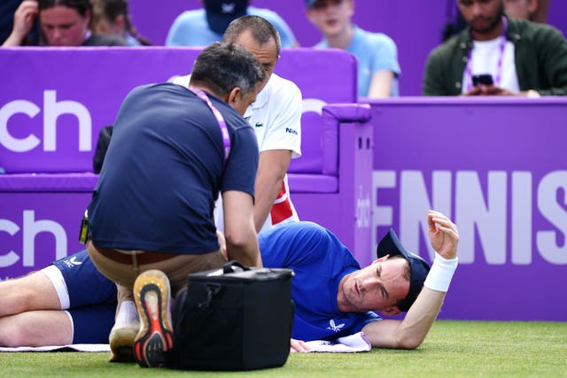 Andy Murray has treatment to his back 