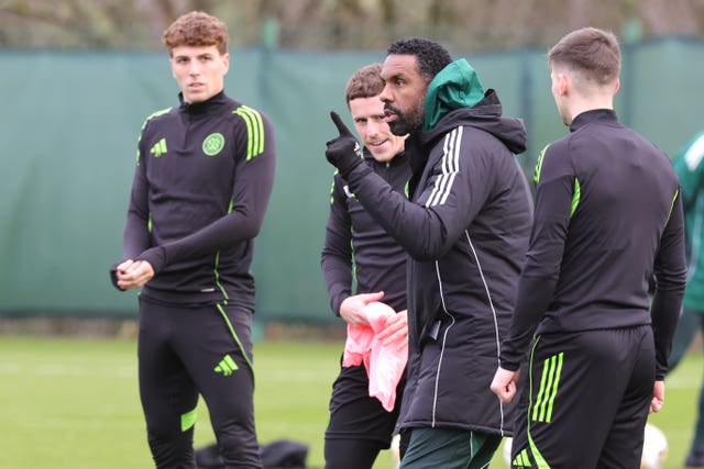 Wilfried Nancy speaks with the players during a training session