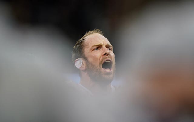 Alun Wyn Jones sings the national anthem