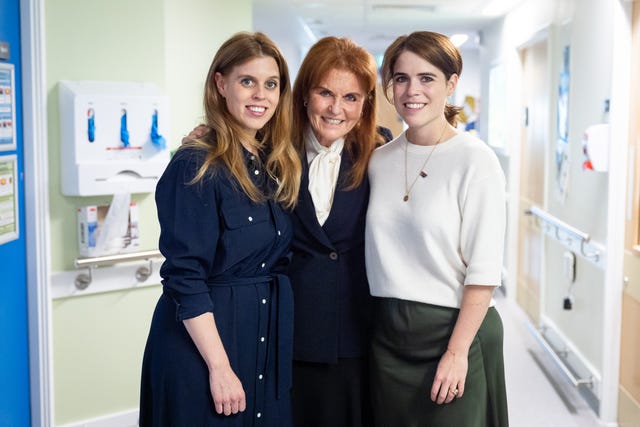 Sarah with her daughters Princess Beatrice and Princess Eugeni