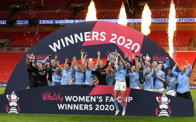 Manchester City lifted the Women's FA Cup at Wembley for a second successive season with victory over Everton after extra time