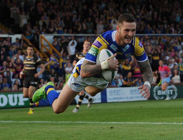 Zak Hardaker scores a try