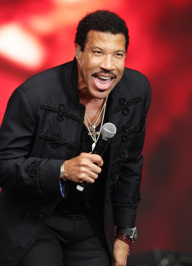 Lionel Richie nominated for Billboard Music Award for Top R&B Tour