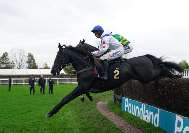 Monmiral alongside Jonbon at Warwick 