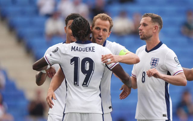 England’s Harry Kane celebrates with Noni Madueke after scoring
