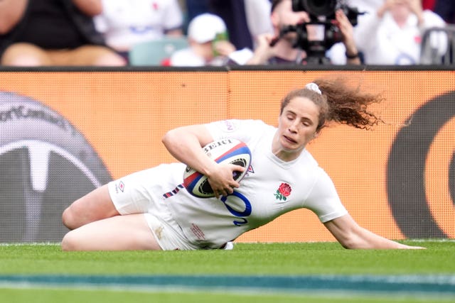 Abby Dow scoring a try