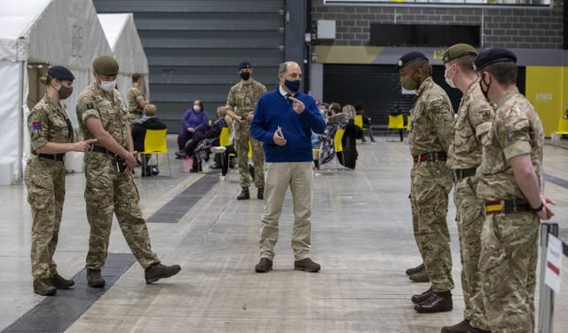 Ben Wallace talks to soldiers at the testing centre 