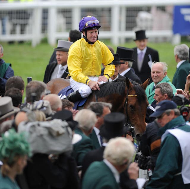 Mick Kinane with the incomparable Sea The Stars at Epsom