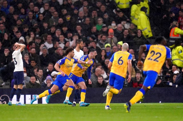 Che Adams celebrates Southampton's winner against Tottenham