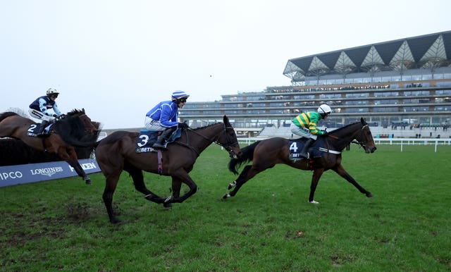 Energumene (blue colours) had to settle for second