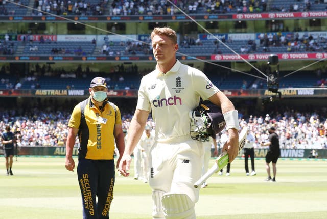 Jos Buttler injury his finger during Australia's first innings.