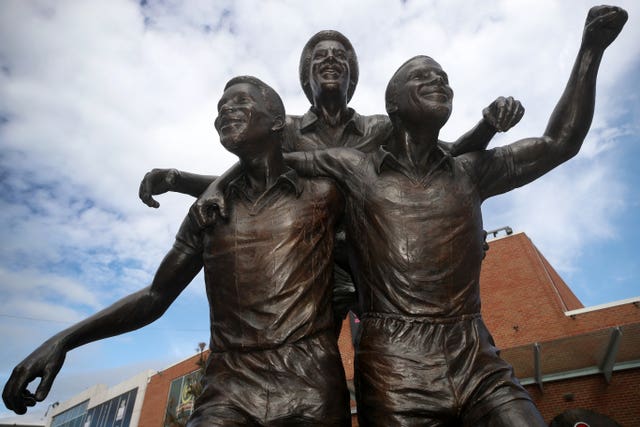 Picture of the 'Three Degrees' statue in West Bromwich