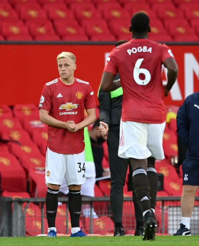 Donny van de Beek came on for his Manchester United debut in place of Paul Pogba