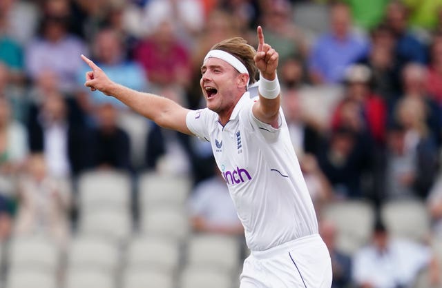 Stuart Broad assisted James Anderson from mid-off