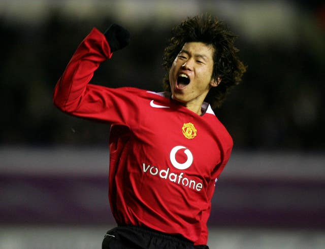 Park Ji-sung celebrates scoring for Manchester United