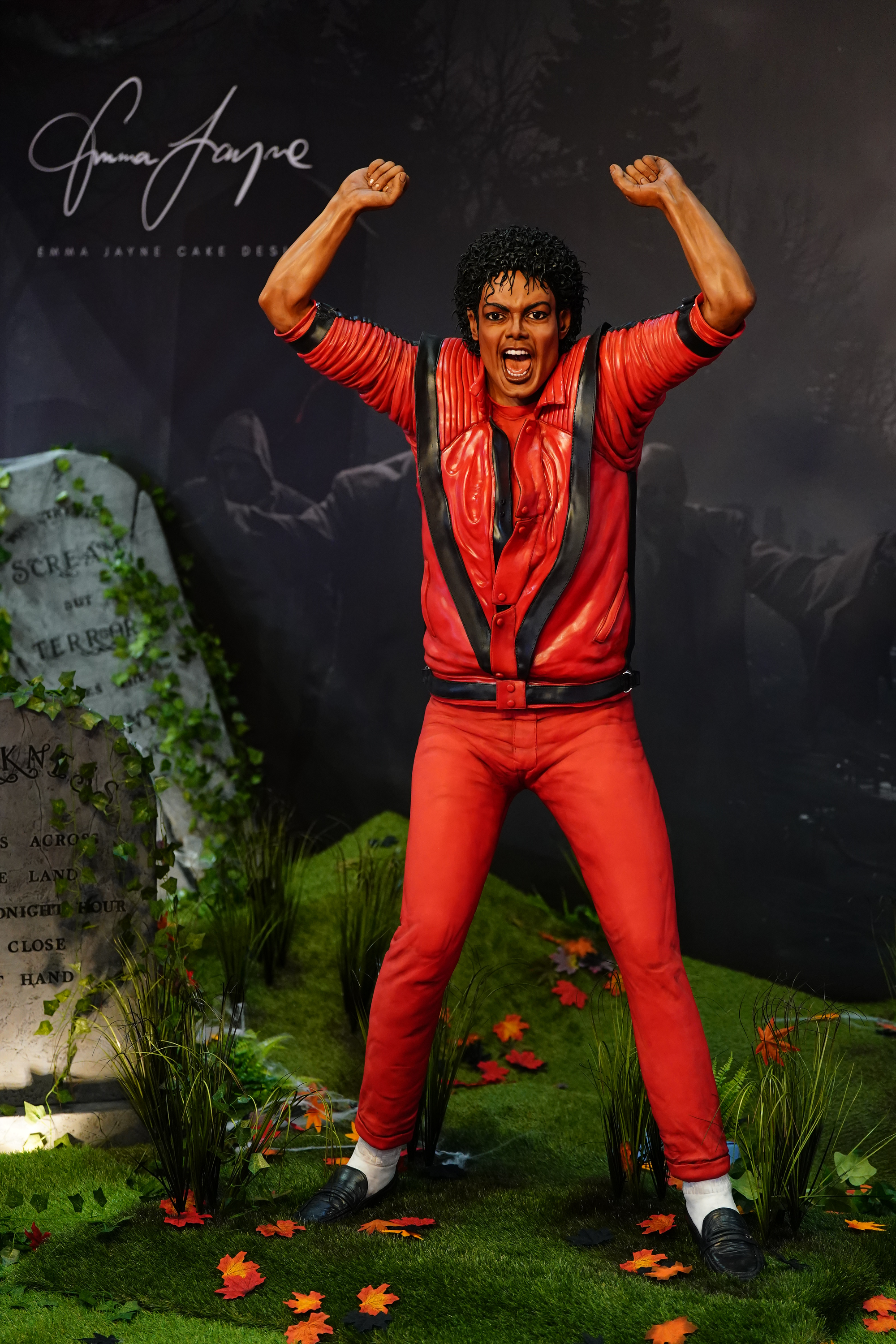 【希少】マイケルウィルキンソン アクリル彫刻 Cake artist creates life-size Thriller tribute to Michael Jackson