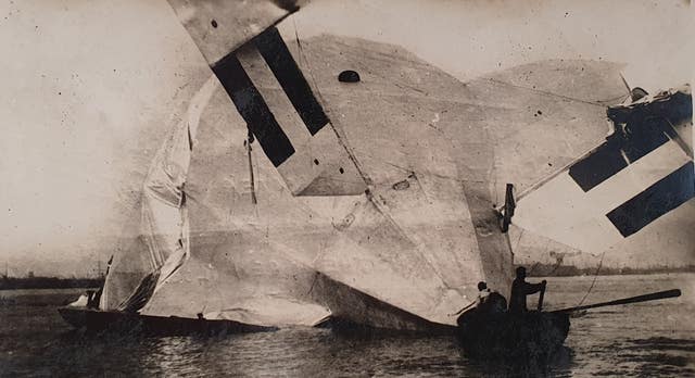The crashed stern of R.38/ZR-2 in the Humber