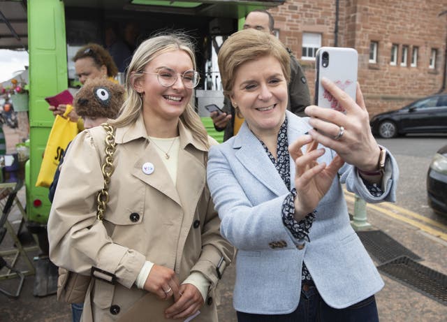 Nicola Sturgeon taking a selfie with a supporter