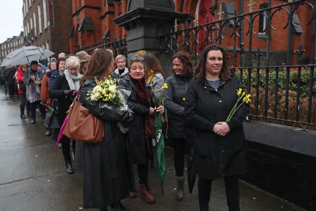 People queue to pay their respects to Cranberries singer Dolores O’Riordan (Niall Carson/PA)