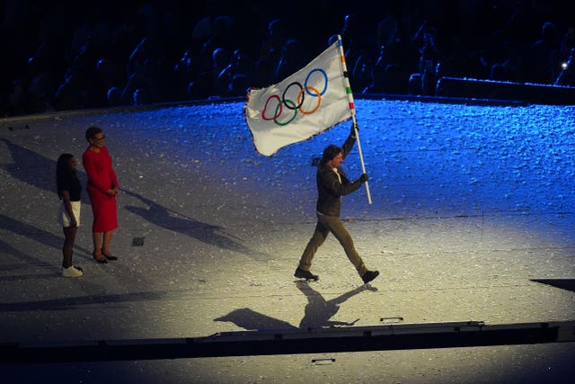 Tom Cruise holding the Olympic flag