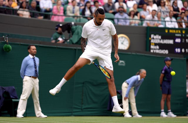 Nick Kyrgios doing Nick Kyrgios things before having to retire injured in the third round against Felix Auger-Aliassime 