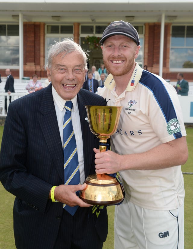 Dickie Bird and Yorkshire captain Andrew Gale lift the County Championship trophy in 2015