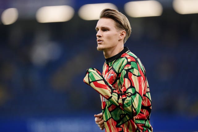 Arsenal captain Martin Odegaard warms up ahead of the match against Chelsea