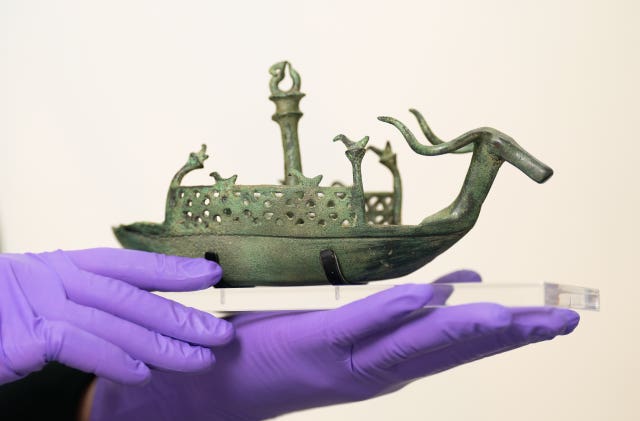 Bronze boat figurine