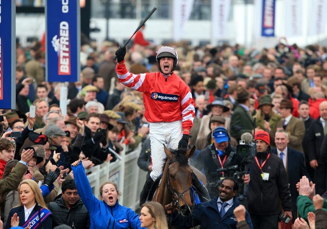 Nico de Boinville and Coneygree after winning the Gold Cup 