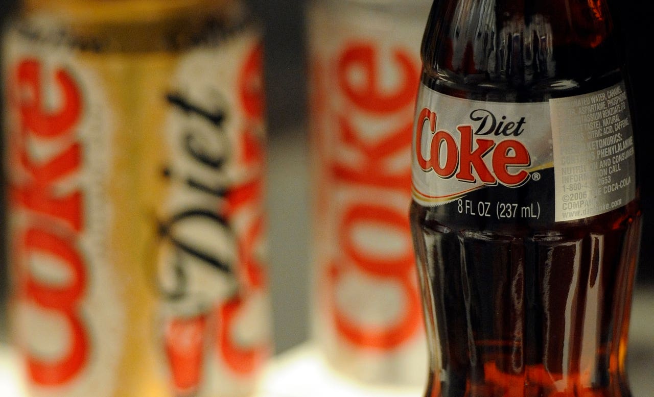 Can Drinking Too Much Diet Coke Cause Health Problems These are the effects that drinking 12 cans of Diet Coke a day could