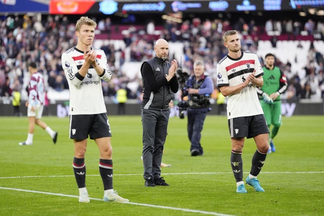 Rasmus Hojlund, Erik ten Hag and Matthijs de Ligt look disappointed as they applaud Manchester United fans at West Ham