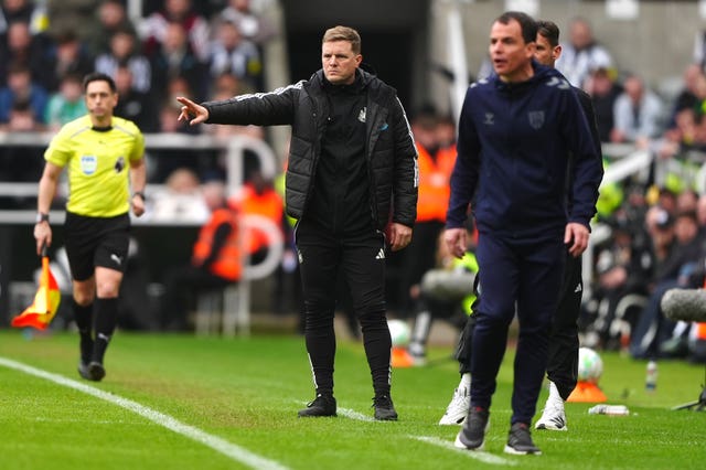 Newcastle head coach Eddie Howe (centre) during the Premier League match against Sunderland