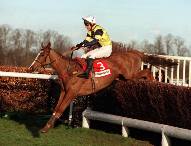 Richard Dunwoody and Dr Leunt win the Racing Post Chase at Kempton for Philip Hobbs in 1999 