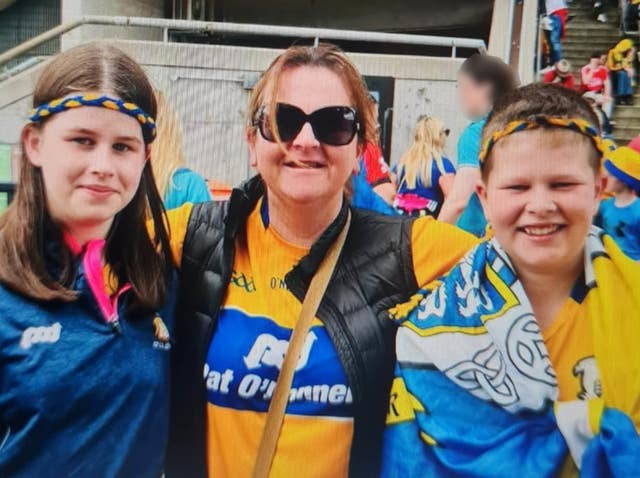 Vanessa Whyte (centre) with her children Sara and James