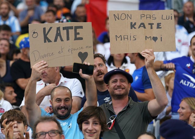 Rugby fans hold up signs for the Princess of Wales 