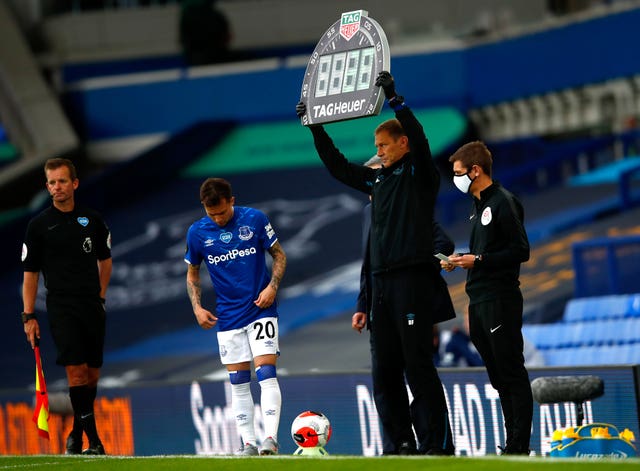 Everton assistant manager Duncan Ferguson holds up the substitutes board 