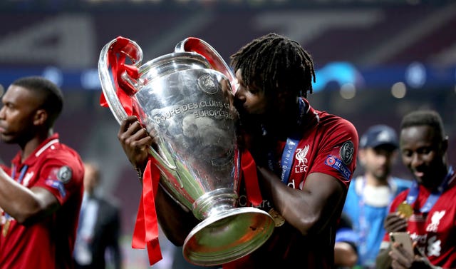 Divock Origi kisses the Champions League trophy 