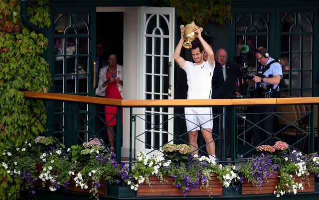 Andy Murray with the Wimbledon trophy in 2016