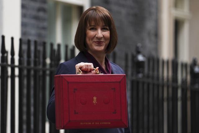 Rachel Reeves holding the red box