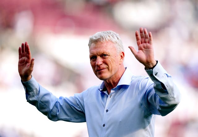 David Moyes gestures to West Ham fans