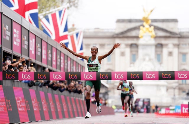 Sifan Hassan crossing the finish line