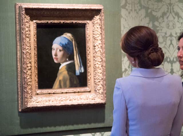 The Duchess of Cambridge views Girl with a Pearl Earring by Johannes Vermeer