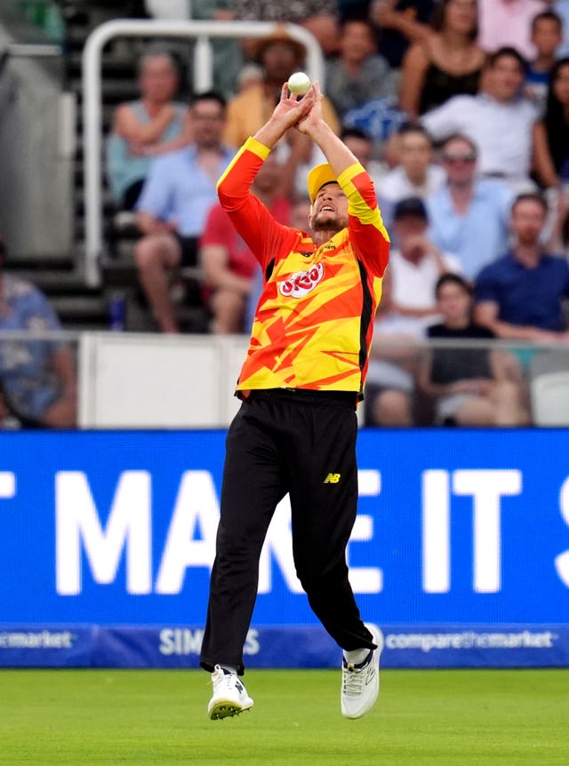 Joe Root catches Jamie Smith