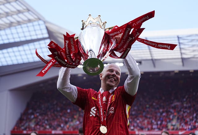 Arne Slot celebrates with the Premier League trophy