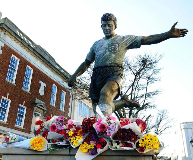 Duncan Edwards statue